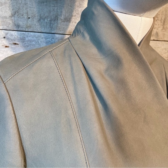 Vince. Women’s beige asymmetrical zip up leather moto jacket in size small - Picture 6 of 13